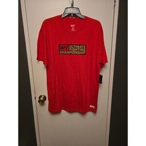 UFC ULTIMATE FIGHTING CHAMPIONSHIP Red T SHIRT ADULT Mens  Lg. NWT UFC Glove